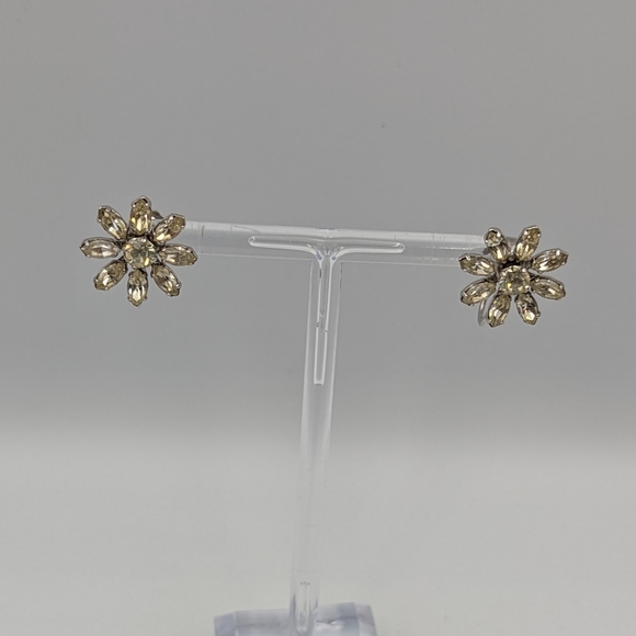 Vintage NWT Krementz Rhinestones Sparkling Skrue Back Clip Earrings - Picture 8 of 14